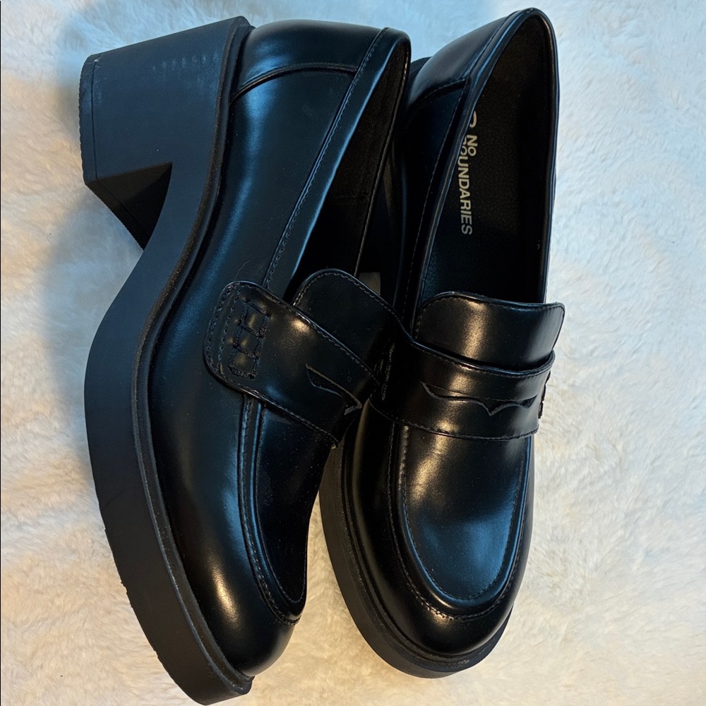 No Boundaries Women's sz 10m Black Platform Loafers NWOT